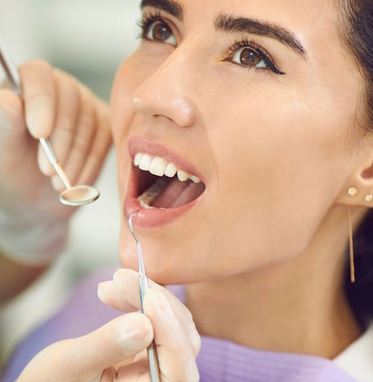 عصب‌کشی دندان با قیمت شفاف | درمان تخصصی درد و عفونت ریشه