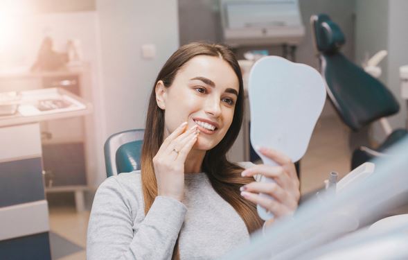 لب‌پر شدن دندان | دلایل، درمان سریع، حفظ زیبایی لبخند