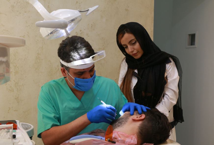 قبل از کامپوزیت دندان چه چیزهایی باید درباره شکل لبخند خود بدانیم